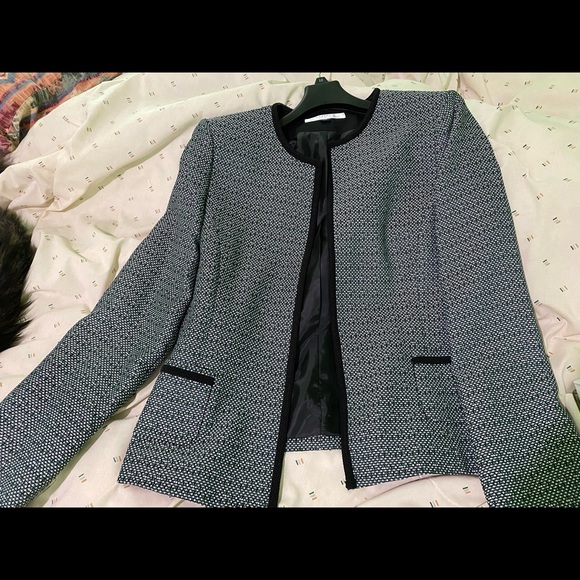 Tahari Arthur S. Levine women's black & white blazer 10 - Picture 2 of 4